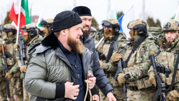 The Guardian: Pierderile suferite de luptătorii ceceni în Ucraina ar putea declanșa căderea regimului lui Ramzan Kadîrov